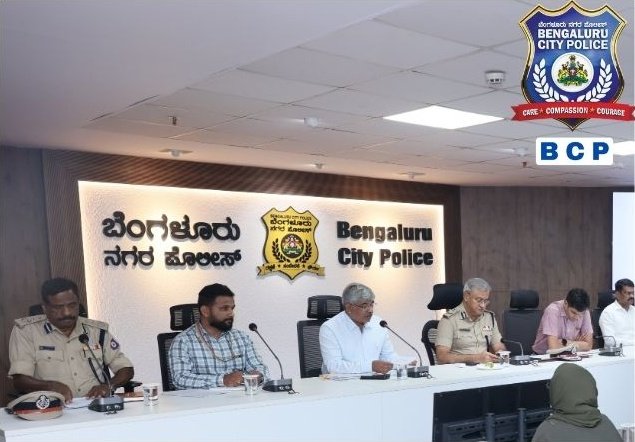 Seemanth Kumar Singh and officials at the meeting on temporary firecracker-sale licences in Bengaluru