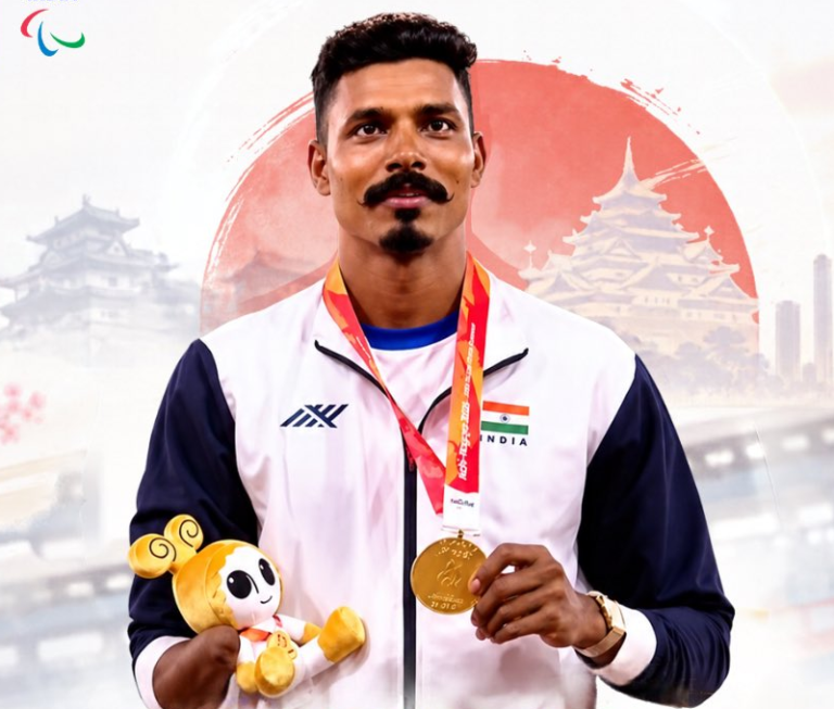 Nishad Kumar holding a gold medal and mascot, cropped from SAI Bengaluru’s graphic